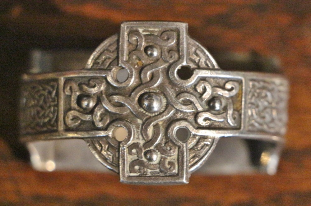 heavy 19th century scottish silver celtic napkin holder