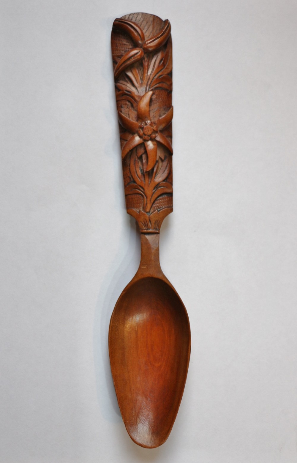 superb late 19th century fruitwood lovespoon