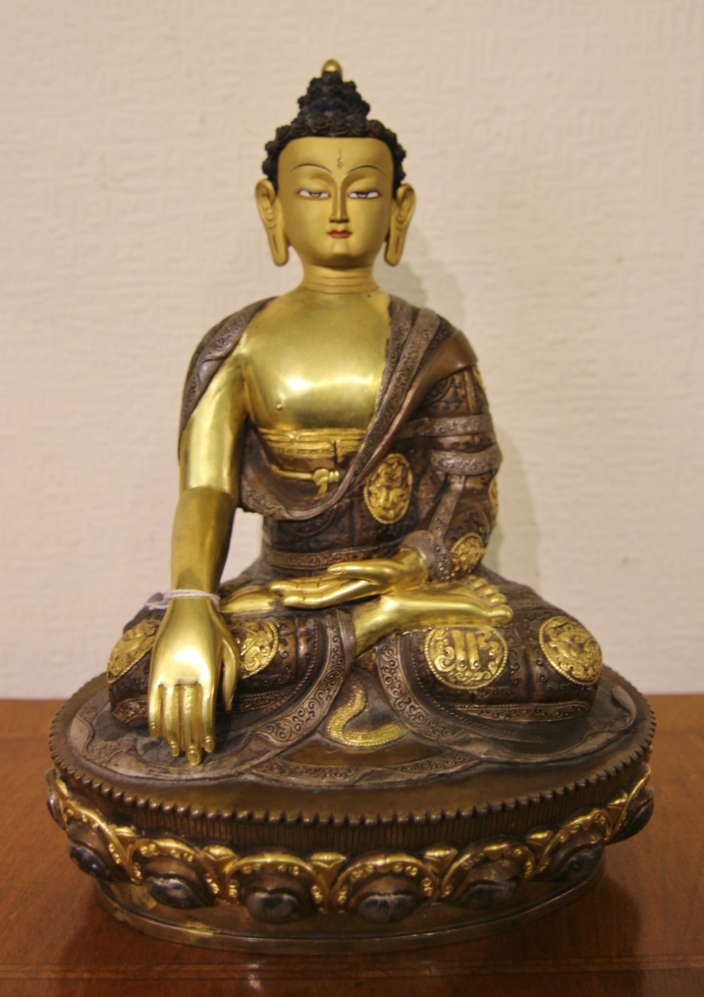 fine 20th century gilt bronze buddha