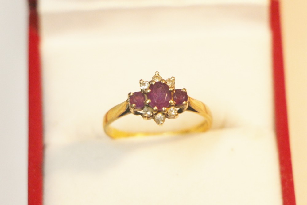 9ct gold hallmarked methyst diamond ring
