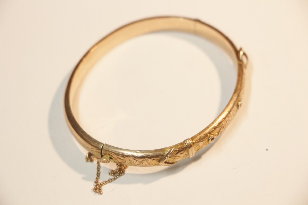 19th century 9ct gold engraved bangle